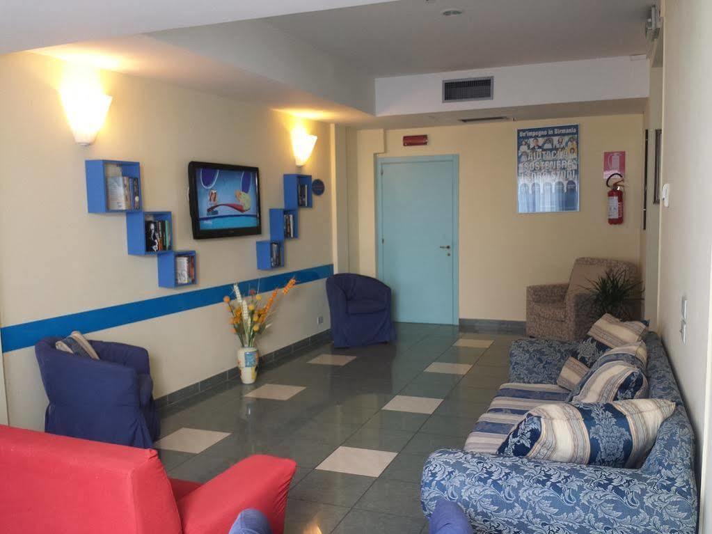 Centro Vacanze Domus M.g. 3*